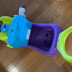 バズ・ライトイヤー乗り物の画像