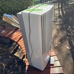 ①コロナ 窓用エアコン 冷房専用 CW-F1624R 2024年製 リモコン・窓枠付の画像