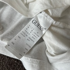 GUESS  Dickesの画像