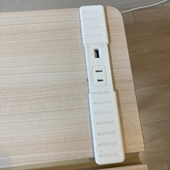 コンセント付き　サイドテーブルの画像