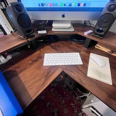 木目調のオシャレなPCデスク（３台置き可）の画像