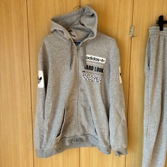 アディダス　スウェット上下　ロンT
の画像