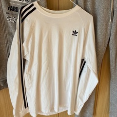 アディダス　スウェット上下　ロンT
の画像