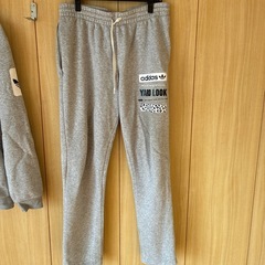 アディダス　スウェット上下　ロンT
の画像