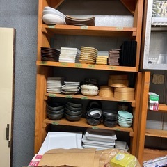 食器　たくさんの画像
