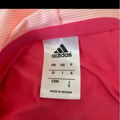 adidasパーカーの画像