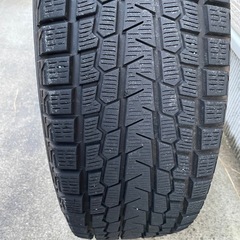 スタッドレスタイヤ4本SUVの画像