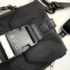 A.P.C ショルダー　ミニサコッシュ　カラビナつき付きの画像
