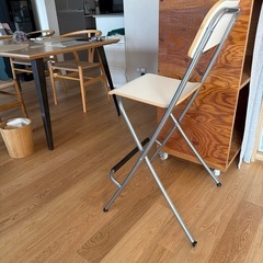 IKEA. スツールの画像