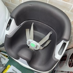 ingenuity インジェニュイティ  ベビーチェア  グレー 2台 セット売り 箱付き 説明書あり 付属品は写真通り  使用に伴う細かな傷汚れなどがございます 中古品にご理解のある方をお待ちしております 神経質な方はお控えください。の画像