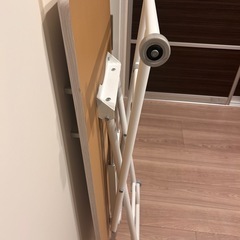 折りたたみ昇降式テーブル 木目調 ホワイトの画像