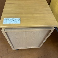 机に付いていたキャビネットの画像