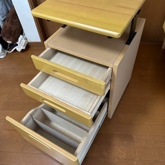 机に付いていたキャビネットの画像