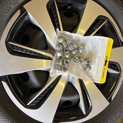 スタッドレスタイヤ、ホイール付き（シエンタ等）15インチPCD100 5穴の画像