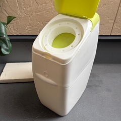 アップリカ　におわなくてポイ　おむつゴミ箱の画像