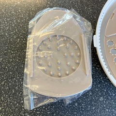 M2511-242 DAISO　収納できるグレーター アイデアカッター 1台4役スライサー 未使用品の画像