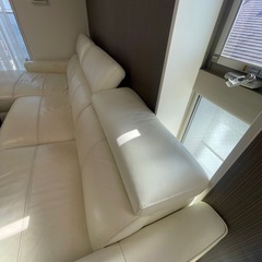 島忠　電動リクライニングソファ　ホワイト　本革の画像