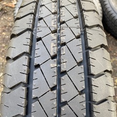ハイエース用タイヤ4本1セット　195\80\15純正サイズの画像