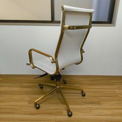 ガス式昇降ゴールド脚xホワイトデスクチェアの画像