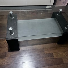 🉐早い者勝ち‼️ガラスのインテリアデザインテーブルの画像