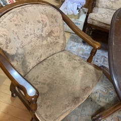 鉾田市汲上にある年季の入ったテーブル椅子4個まとめての画像