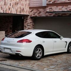 検査8年12月パナメーラ後期型 スポーツクロノPKG/エントリードライブ/バネサス/HDDナビ/地デジ/全方位カメラ/黒革シート/電動リアスポイラーの画像