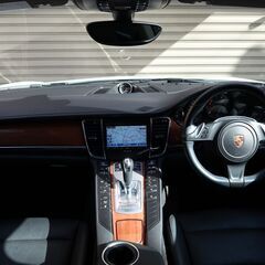 検査8年12月パナメーラ後期型 スポーツクロノPKG/エントリードライブ/バネサス/HDDナビ/地デジ/全方位カメラ/黒革シート/電動リアスポイラーの画像