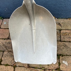 （17日朝まで）雪かき　金属製スコップ/シャベルの画像