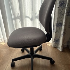 オカムラ オフィスチェア 椅子 購入一か月 未使用に近い 19800→15000円の画像