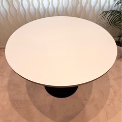 丸テーブルの画像