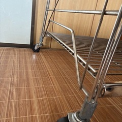 大きめ　キャスター付きステンレスラックの画像