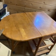 鉾田市汲上にあるテーブル　折りたたみ付きの画像