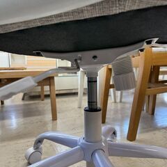 J3198【リユースのサカイ柏店】　オフィスチェア　椅子　クリーニング済みの画像