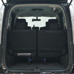 🦒自社ローン🦒8人乗りハイブリッドファミリーカー入庫です🤩の画像