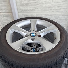 BMW x1 純正アルミホイールとスタッドレスの4本セットになります。サイズは225/50R17の画像