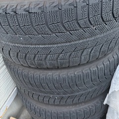 BMW x1 純正アルミホイールとスタッドレスの4本セットになります。サイズは225/50R17の画像
