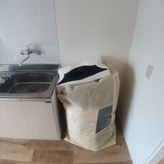 マットレスと布団の画像