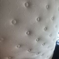 マットレスと布団の画像