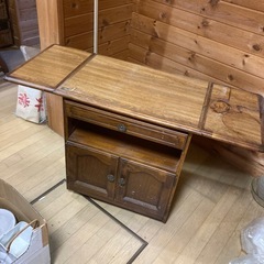 鉾田市汲上にある四角いテーブルの画像