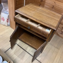 鉾田市汲上にある四角いテーブルの画像