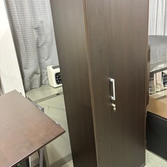 鍵付きロッカー　オフィス家具の画像