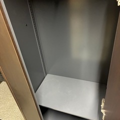 鍵付きロッカー　オフィス家具の画像