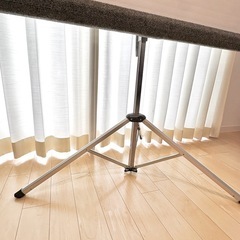 美品 プロジェクター スクリーン 自立 折りたたみ モバイル 三脚の画像