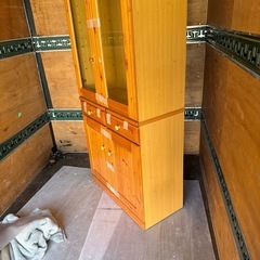 プロフ必読！木製のの食器棚の画像