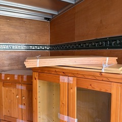 プロフ必読！木製のの食器棚の画像