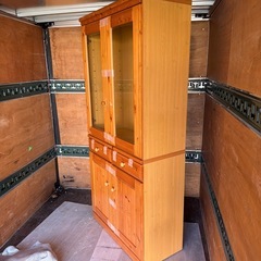 プロフ必読！木製のの食器棚の画像