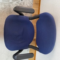 取引日時調整中【0円】オフィスチェアお譲りします（回転・キャスター付き）の画像