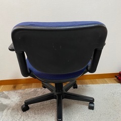 取引日時調整中【0円】オフィスチェアお譲りします（回転・キャスター付き）の画像