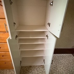 美品 白い棚 観音開き キャビネットの画像