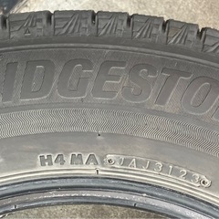 20.中古スタッドレス2本ブリヂストンBLIZZAK VRX3 2023年製　205/65R16の画像